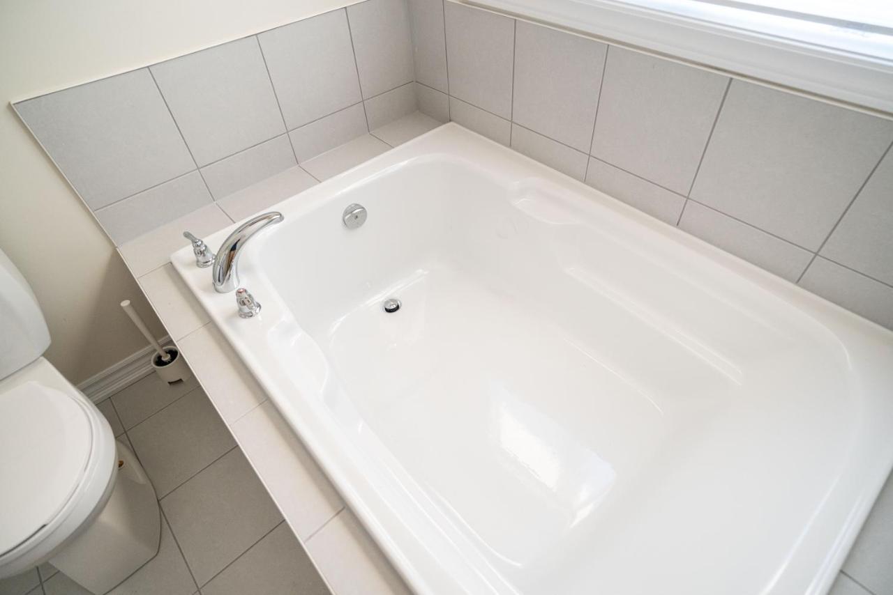 Brand New Home Minutes From Niagara Falls. Thorold Eksteriør bilde